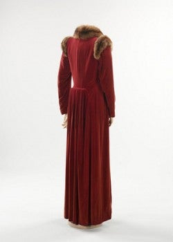 Elsa Schiaparelli, Coat, Evening 1931-1932. The Metropolitan Museum of Art. Image © The Metropolitan Museum of Art